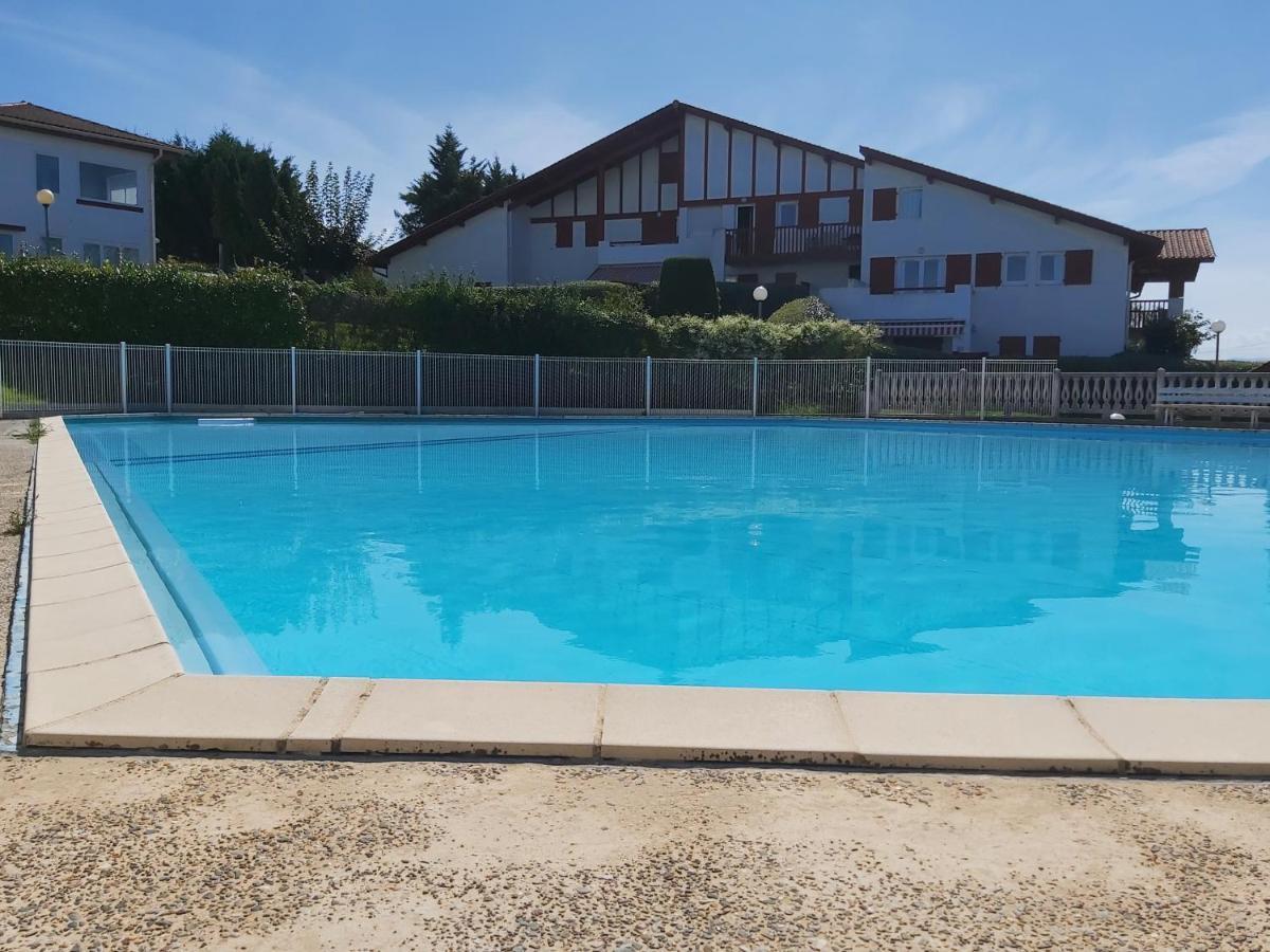Appartement A Hendaye Avec Piscine Et A Cote De La Plage Exterior foto